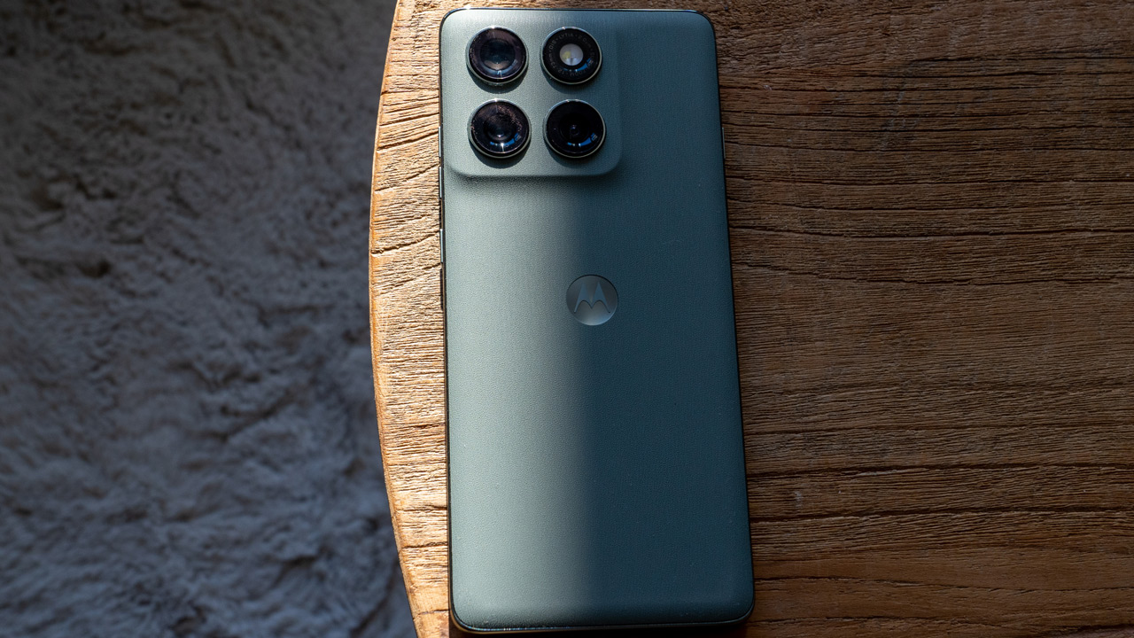 Motorola Edge 60 Pro header