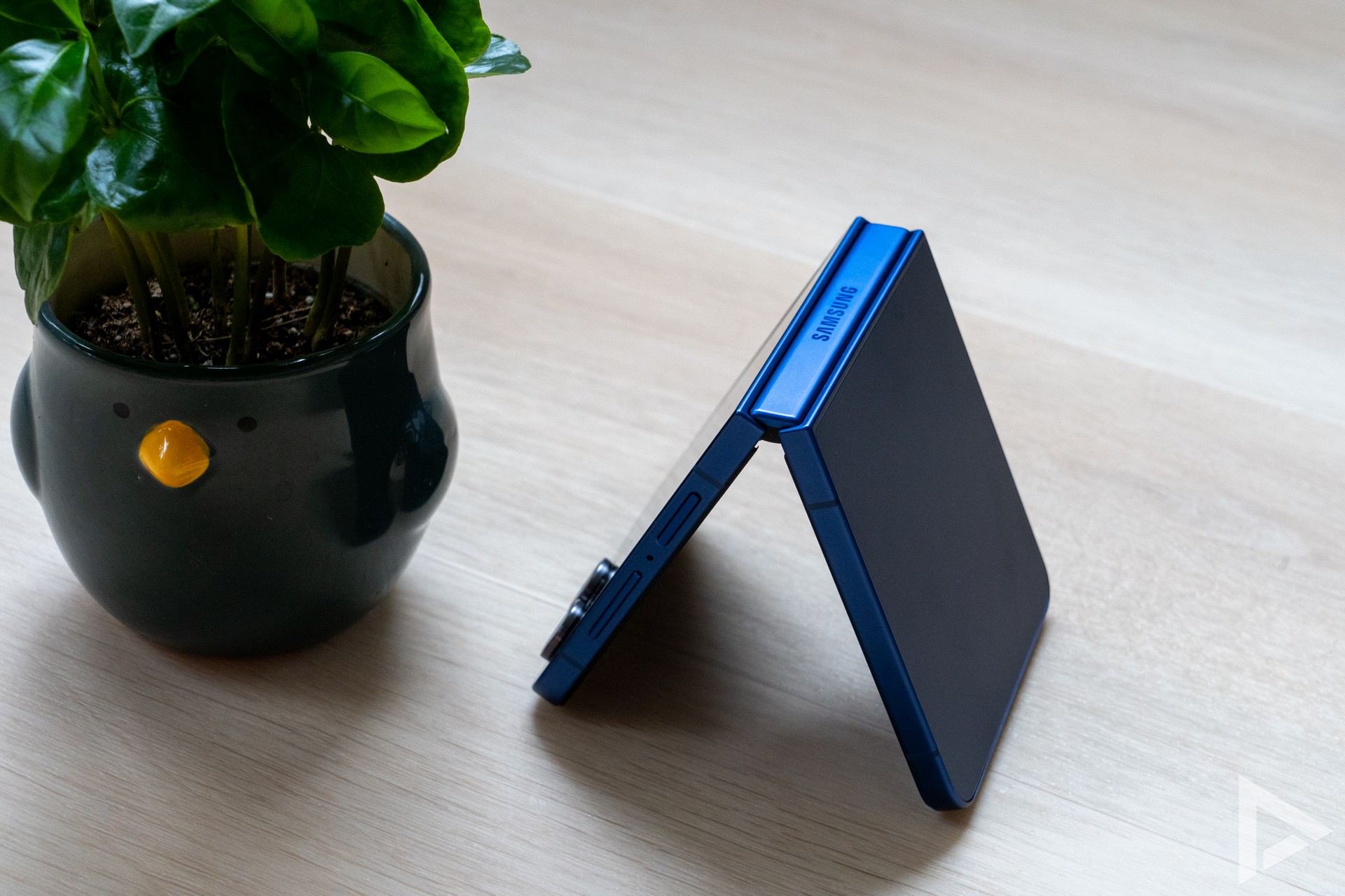 Samsung Galaxy Z Flip 7 shadow blue
