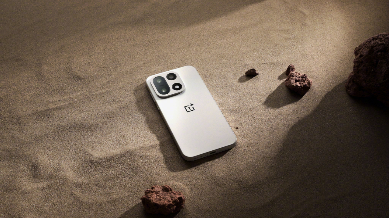 OnePlus 15 header