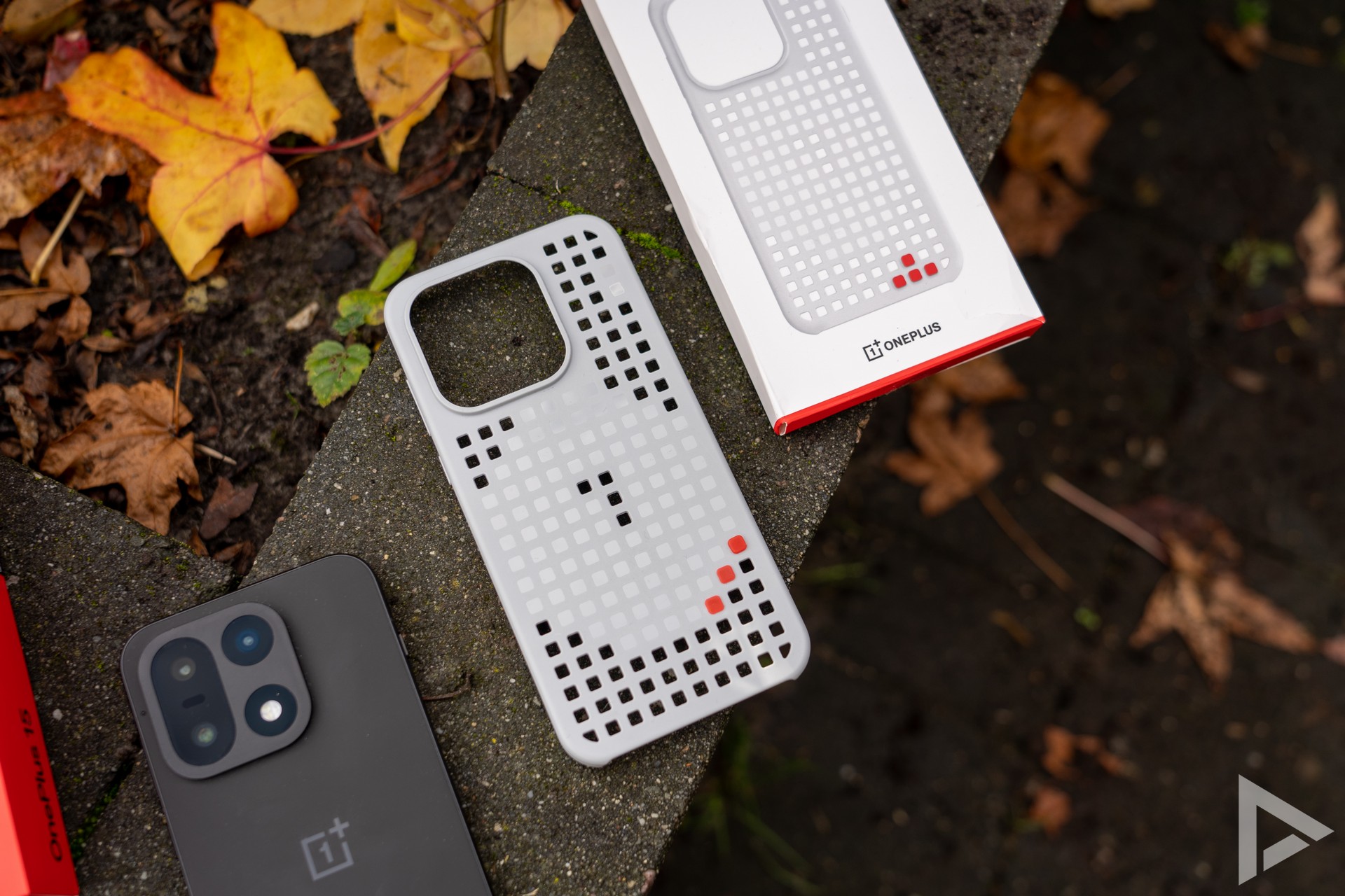 OnePlus 15 Hole-pattern case
