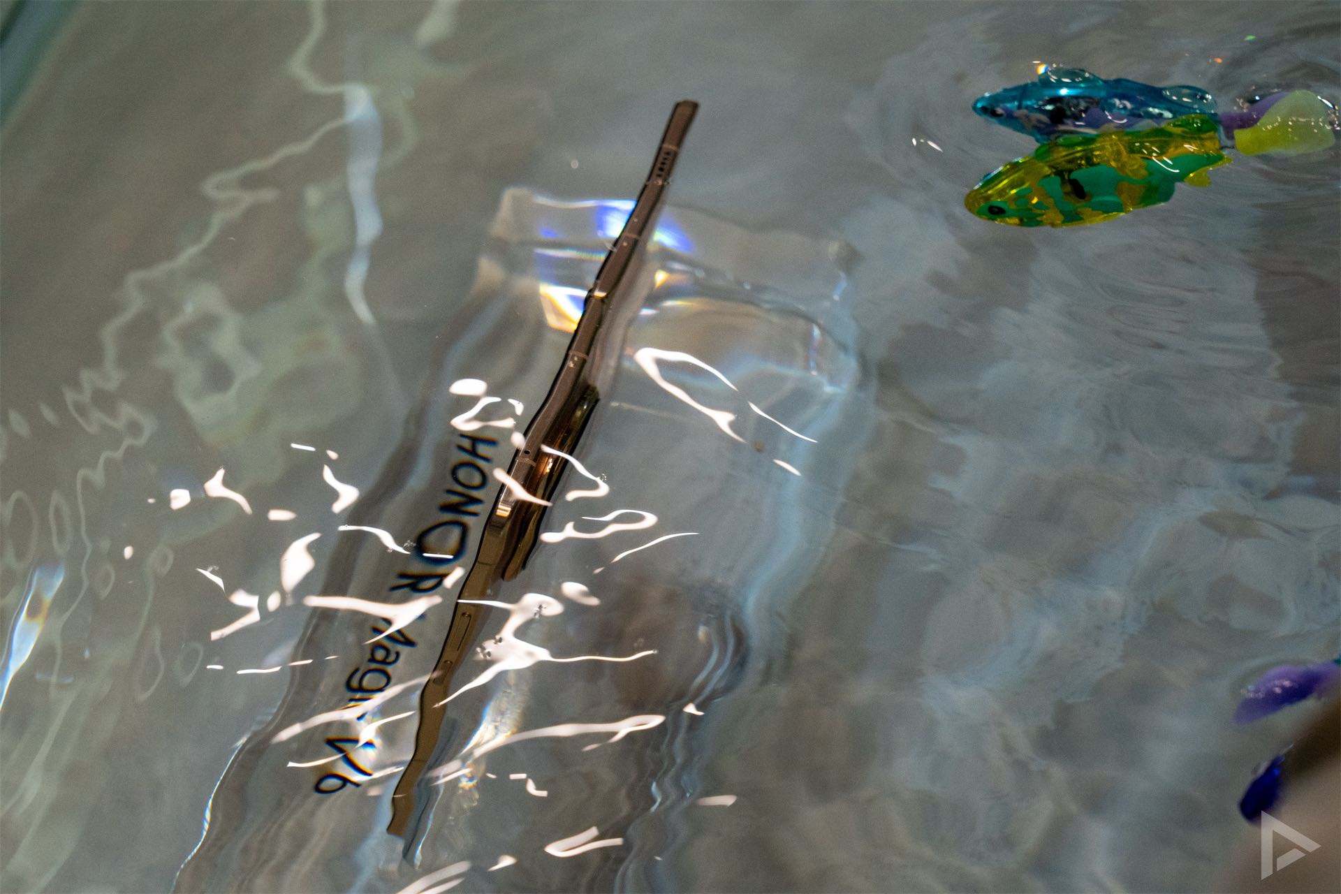 Honor Magic V6 water