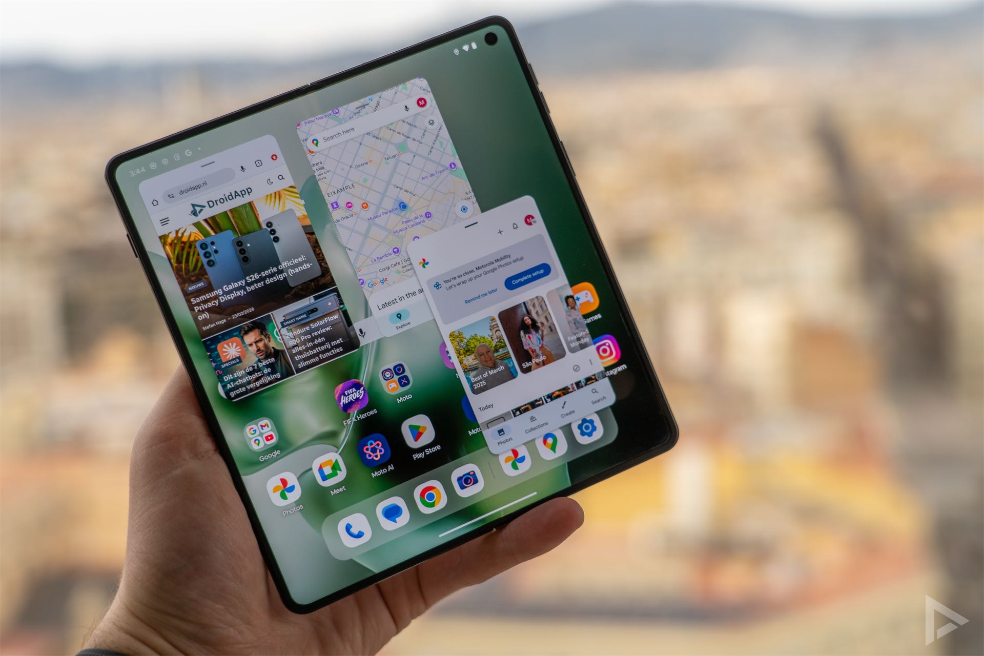 Motorola Razr Fold multitasking freeform