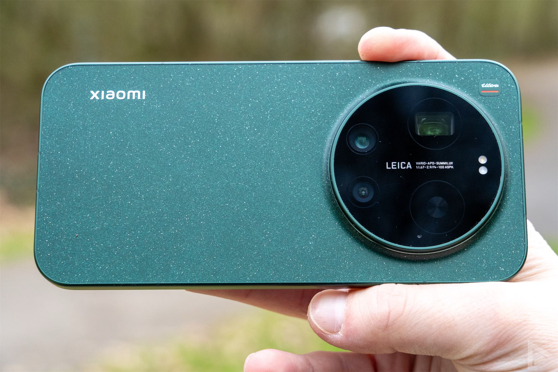 Xiaomi 17 Ultra starlit green