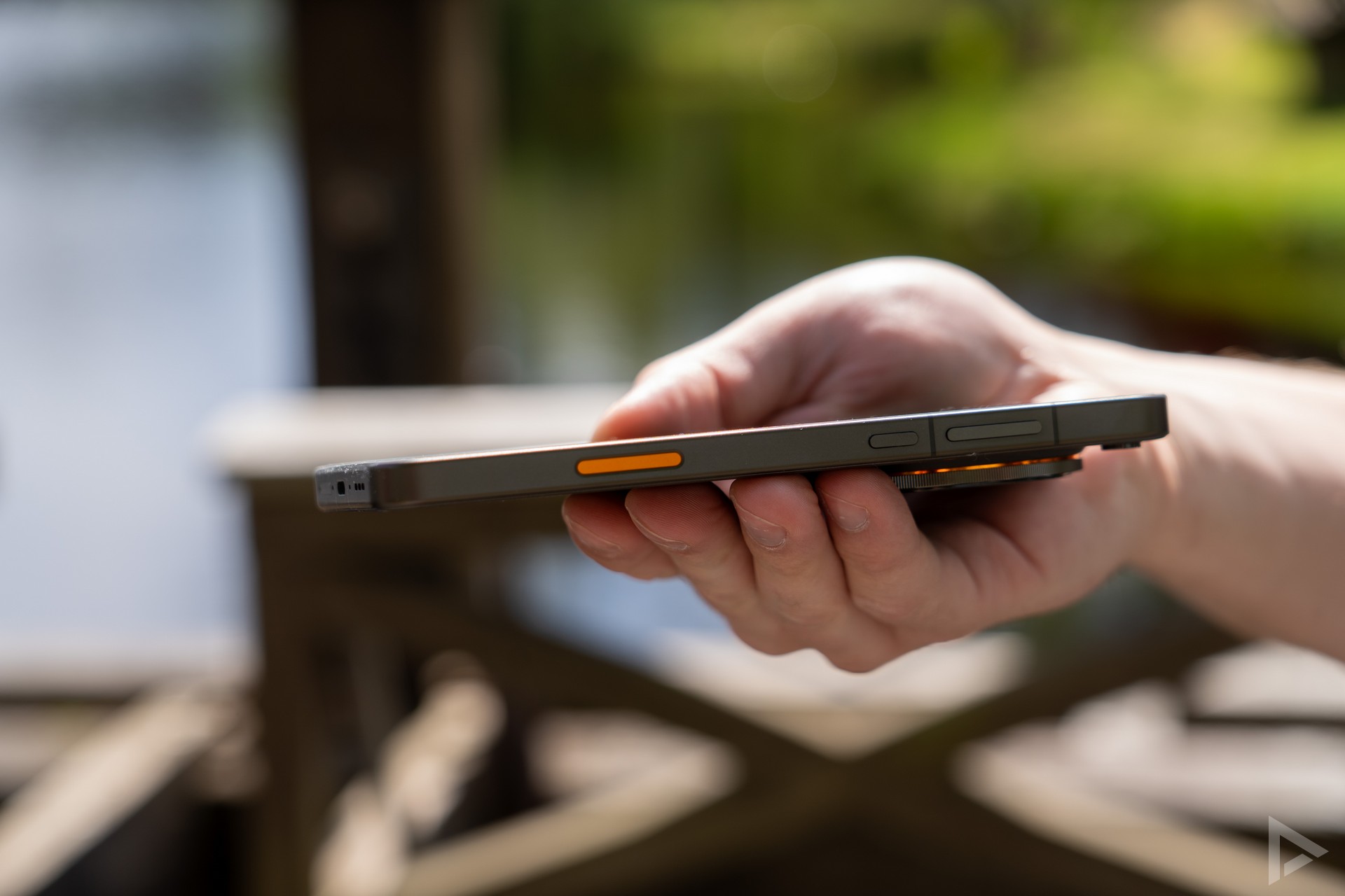 Oppo Find X9 Ultra zijkant