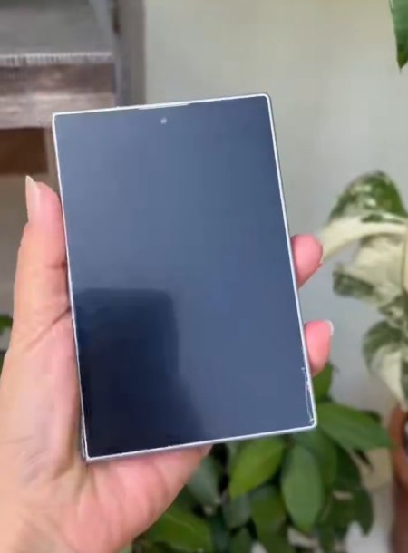 Galaxy Z Fold 8 Wide hands on leak